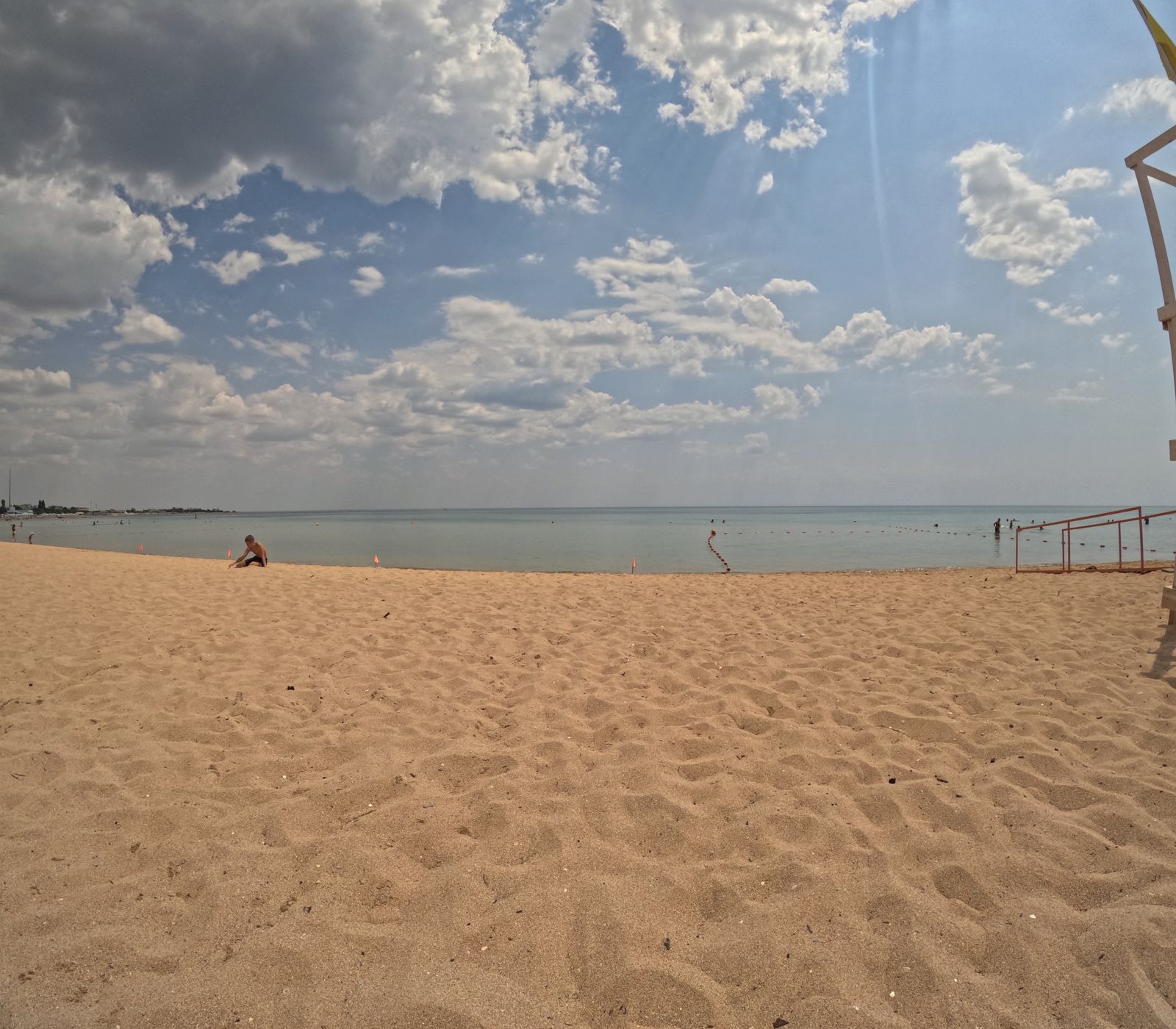 Закат на пляже Заозёрного